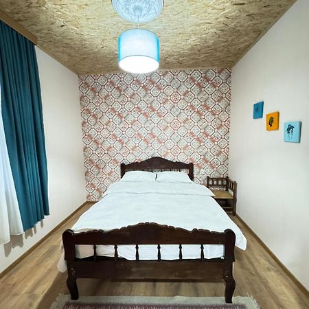 Odo'S Guest House Martvili Bagian luar foto