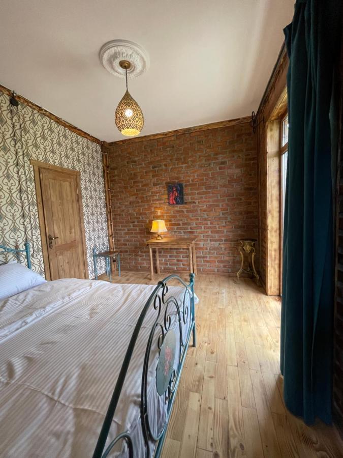 Odo'S Guest House Martvili Bagian luar foto