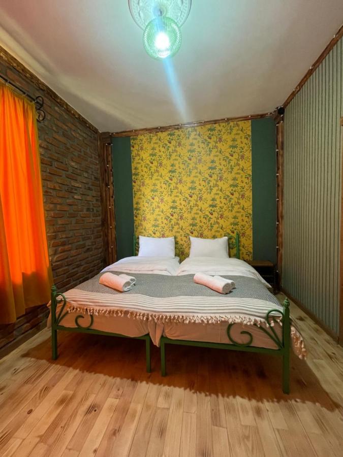 Odo'S Guest House Martvili Bagian luar foto