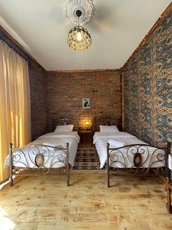 Odo'S Guest House Martvili Bagian luar foto
