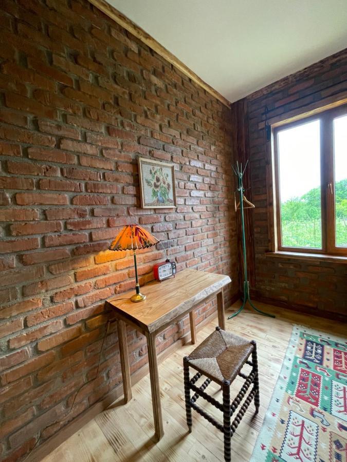 Odo'S Guest House Martvili Bagian luar foto