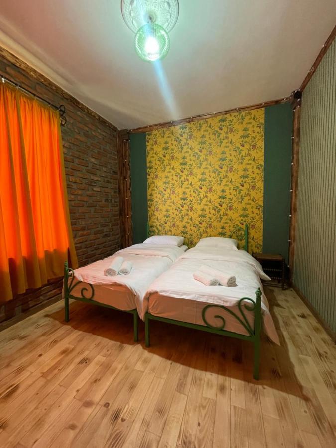 Odo'S Guest House Martvili Bagian luar foto