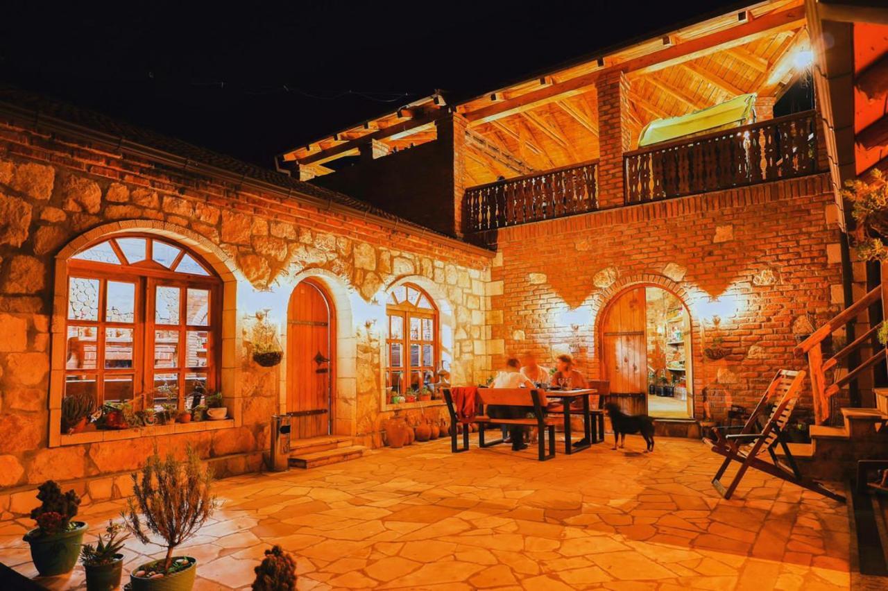 Odo'S Guest House Martvili Bagian luar foto
