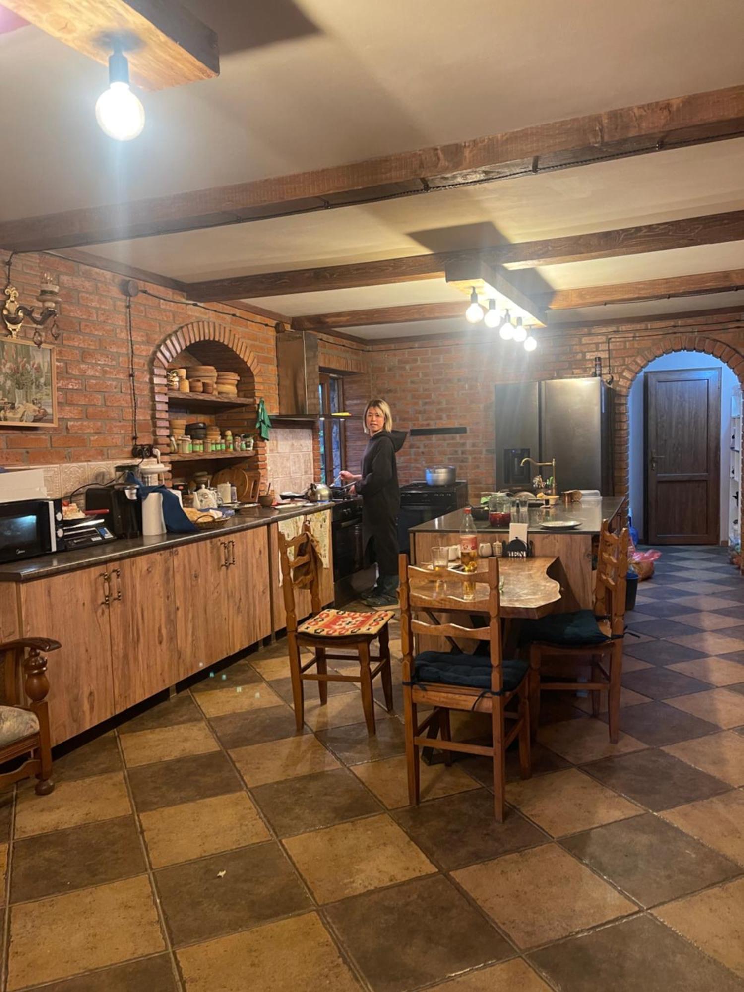 Odo'S Guest House Martvili Bagian luar foto